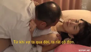 Đánh golf cùng em gái váy hồng mông cong